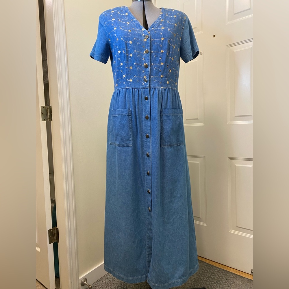 Vintage Floral Embroidered Bodice Short Sleeve V-neck Denim women’s Dress 10